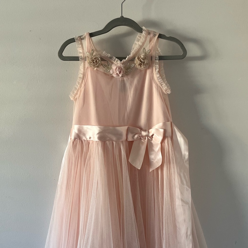 Beautiful size 6 for more girls dress, perfect for wedding or party.